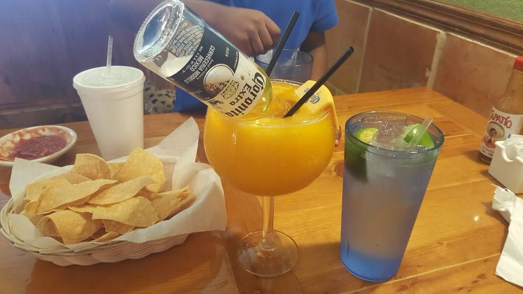 Chile Verde Mexican Restaurant & Grill | restaurant | 8345 Pendleton Pike, Indianapolis, IN 46226, USA | 3178978177 OR +1 317-897-8177