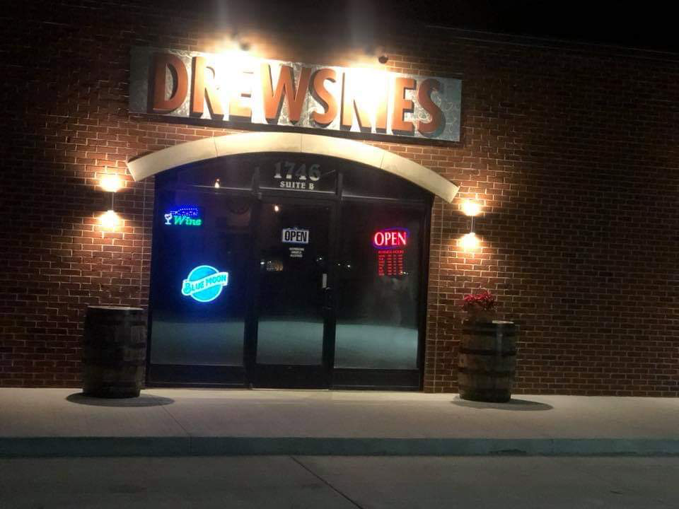 Drewskies Wine Bar & Beer Pub | restaurant | 1746 W US Hwy 6 suite b, Peru, IL 61354, USA | 8156638422 OR +1 815-663-8422