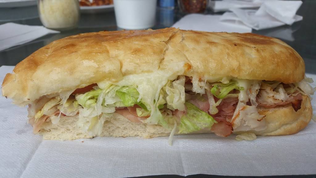 Pentwater Pizza & Grinders | restaurant | 20 3rd St, Pentwater, MI 49449, USA | 2318696664 OR +1 231-869-6664