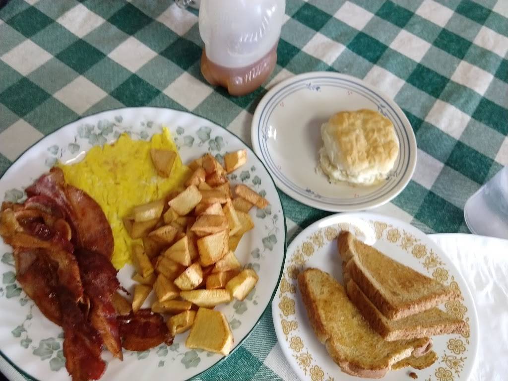 Jerrys Country Corner | restaurant | 45 N Main St, Clifton, OH 45316, USA | 9377679010 OR +1 937-767-9010