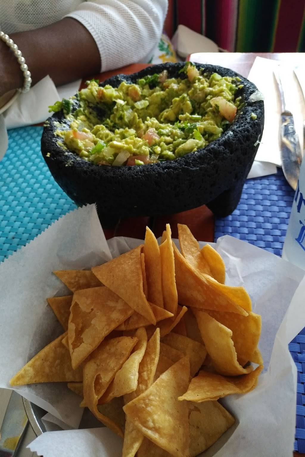 Los Pollitos III | restaurant | 2526, 499 Myrtle Ave, Brooklyn, NY 11205, USA | 3473538276 OR +1 347-353-8276