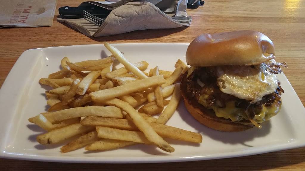 Applebees Grill + Bar | restaurant | 2090 US-280 #431, Phenix City, AL 36867, USA | 3344482500 OR +1 334-448-2500