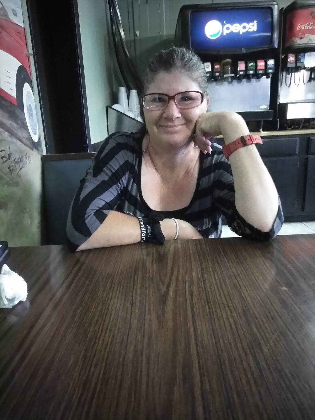 Bernie Express | restaurant | 610 S Walnut St, Bernie, MO 63822, USA | 5732934427 OR +1 573-293-4427