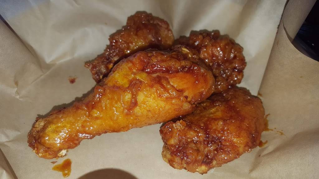 Chi Mc Chicken & Beer | restaurant | 6410 Landsdowne Centre Dr, Alexandria, VA 22315, USA | 5712576688 OR +1 571-257-6688