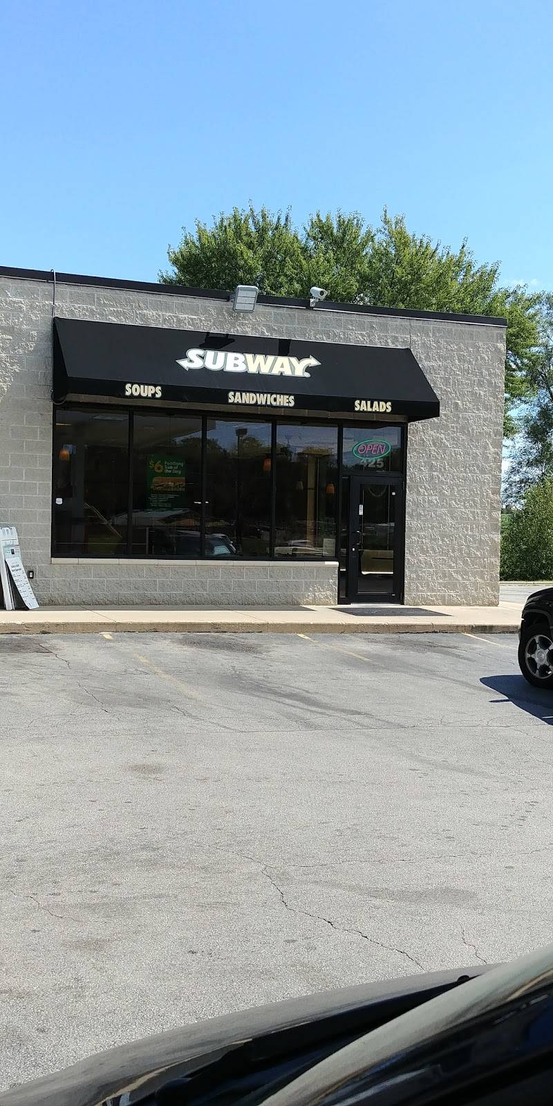 Subway | restaurant | 425 N Springfield Ave, Rockford, IL 61101, USA | 8153164635 OR +1 815-316-4635
