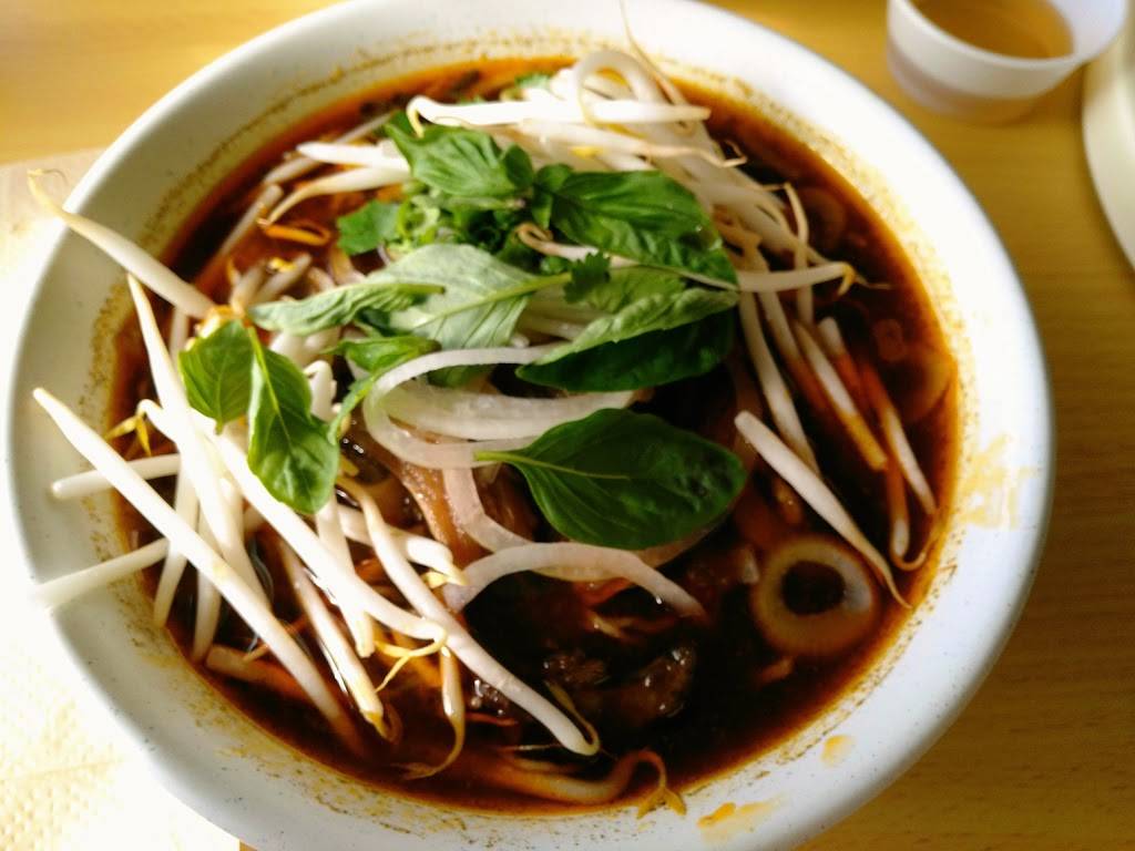 Pho Golden Bowl | restaurant | 12 Lake Ave, Manchester, NH 03101, USA | 6036222000 OR +1 603-622-2000