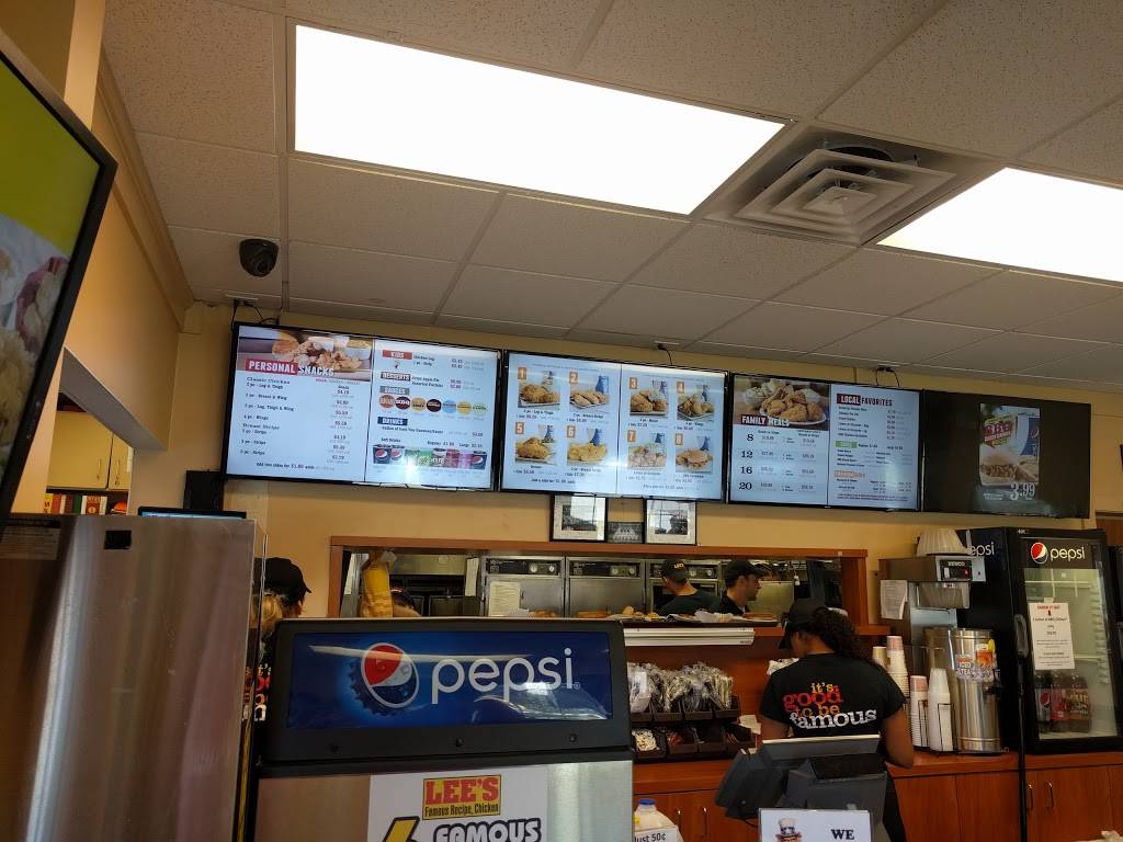 Lees Famous Recipe Chicken | restaurant | 200 Whitehall Rd, Muskegon, MI 49445, USA | 2317449592 OR +1 231-744-9592