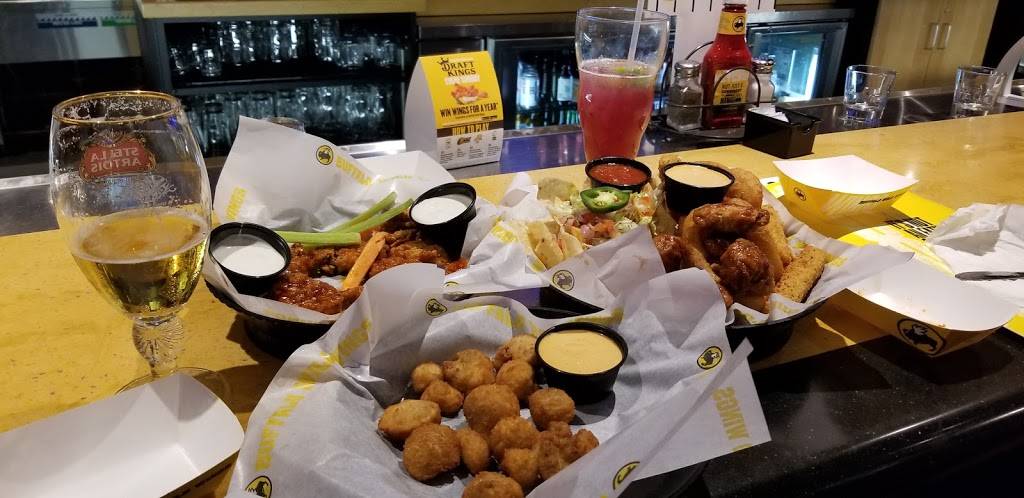 Buffalo Wild Wings | restaurant | 737 Merrick Ave, Westbury, NY 11590, USA | 5167949453 OR +1 516-794-9453