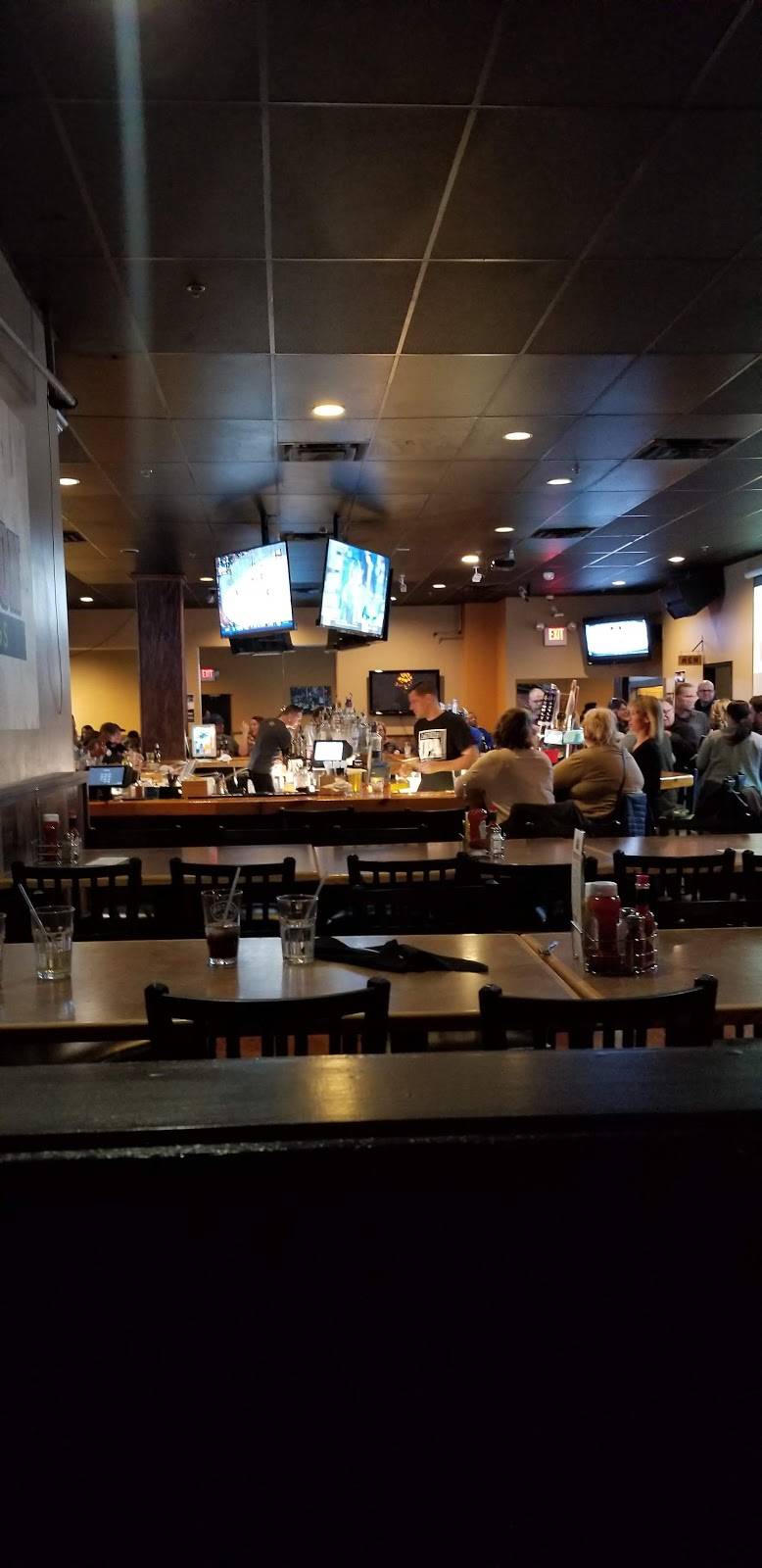 Smokin Flame Saloon | restaurant | 4080 W Broadway Ave, Robbinsdale, MN 55422, USA | 7634441887 OR +1 763-444-1887