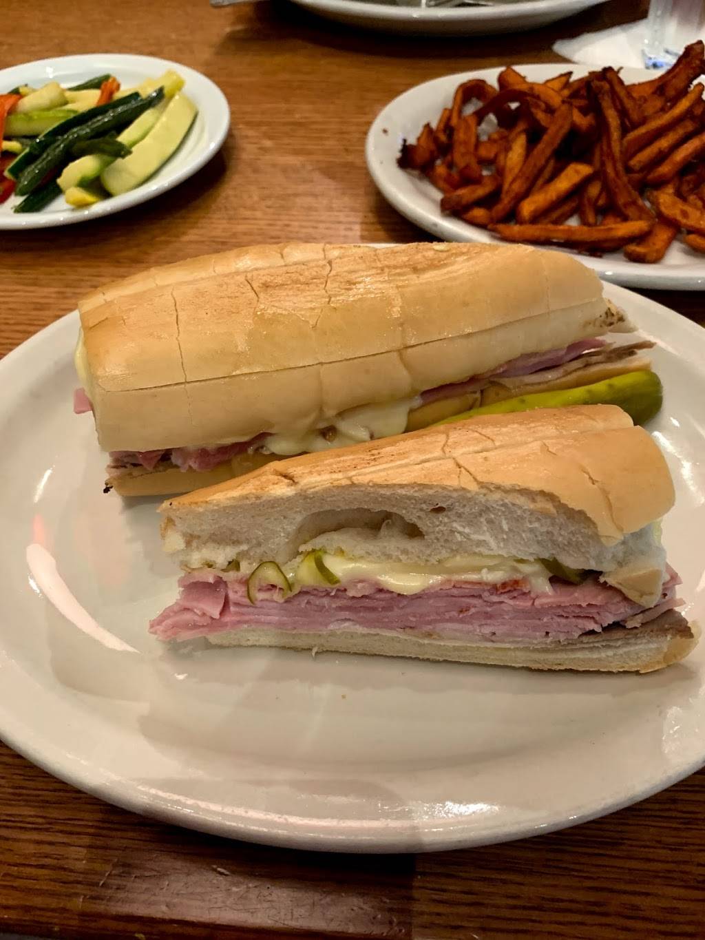 Clubhouse One | restaurant | 2100 Northwest 42nd Avenue, Miami, FL 33126, USA | 3058760605 OR +1 305-876-0605