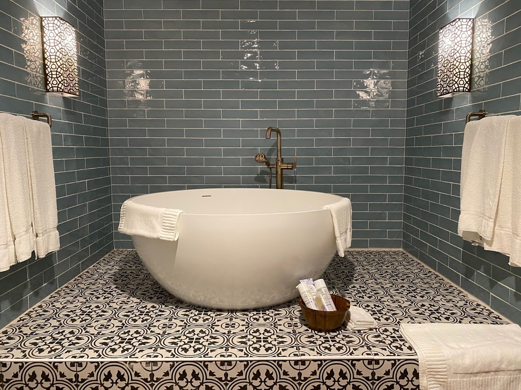 The Highlander Hotel | restaurant | 2525 Highlander Pl, Iowa City, IA 52245, USA | 3193542000 OR +1 319-354-2000