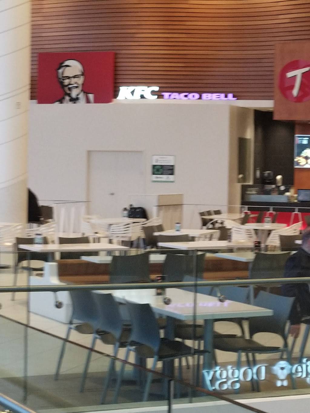 Taco Bell | meal takeaway | Town Ctr, 5100 Erin Mills Pkwy, Mississauga, ON L5M 4Z5, Canada | 9058286996 OR +1 905-828-6996