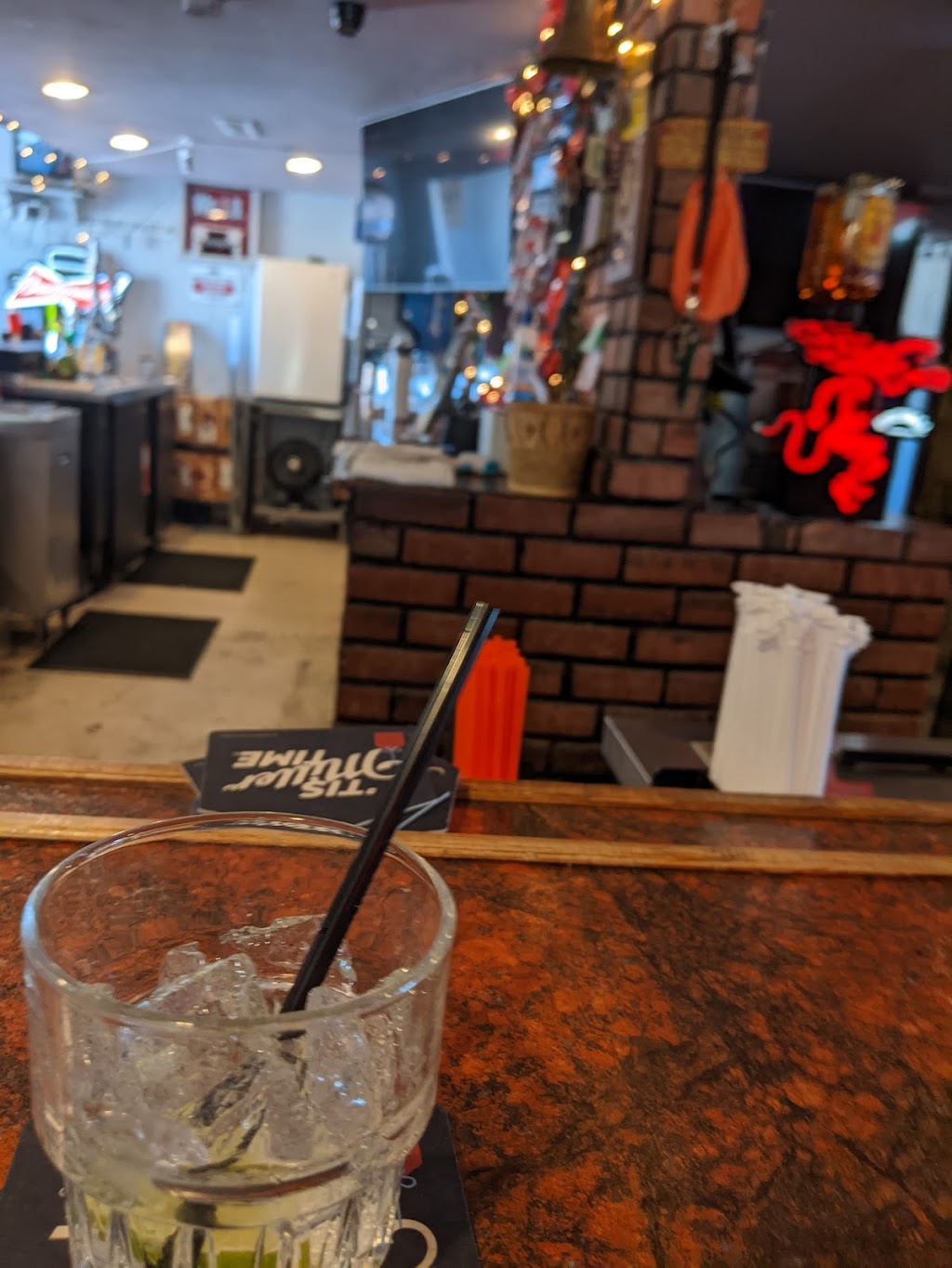 Five Fingers Pub | restaurant | 6537 W Inyokern Rd, Inyokern, CA 93527, USA | 7603774814 OR +1 760-377-4814