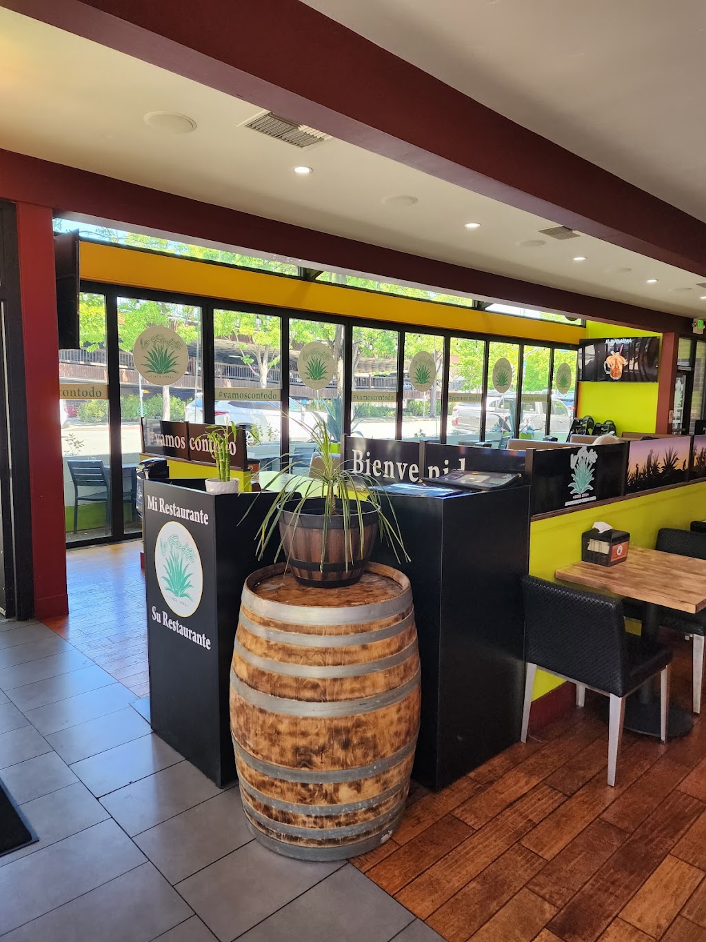 La Fondita Downtown | restaurant | 630 3rd St, Santa Rosa, CA 95404, USA | 7078437595 OR +1 707-843-7595