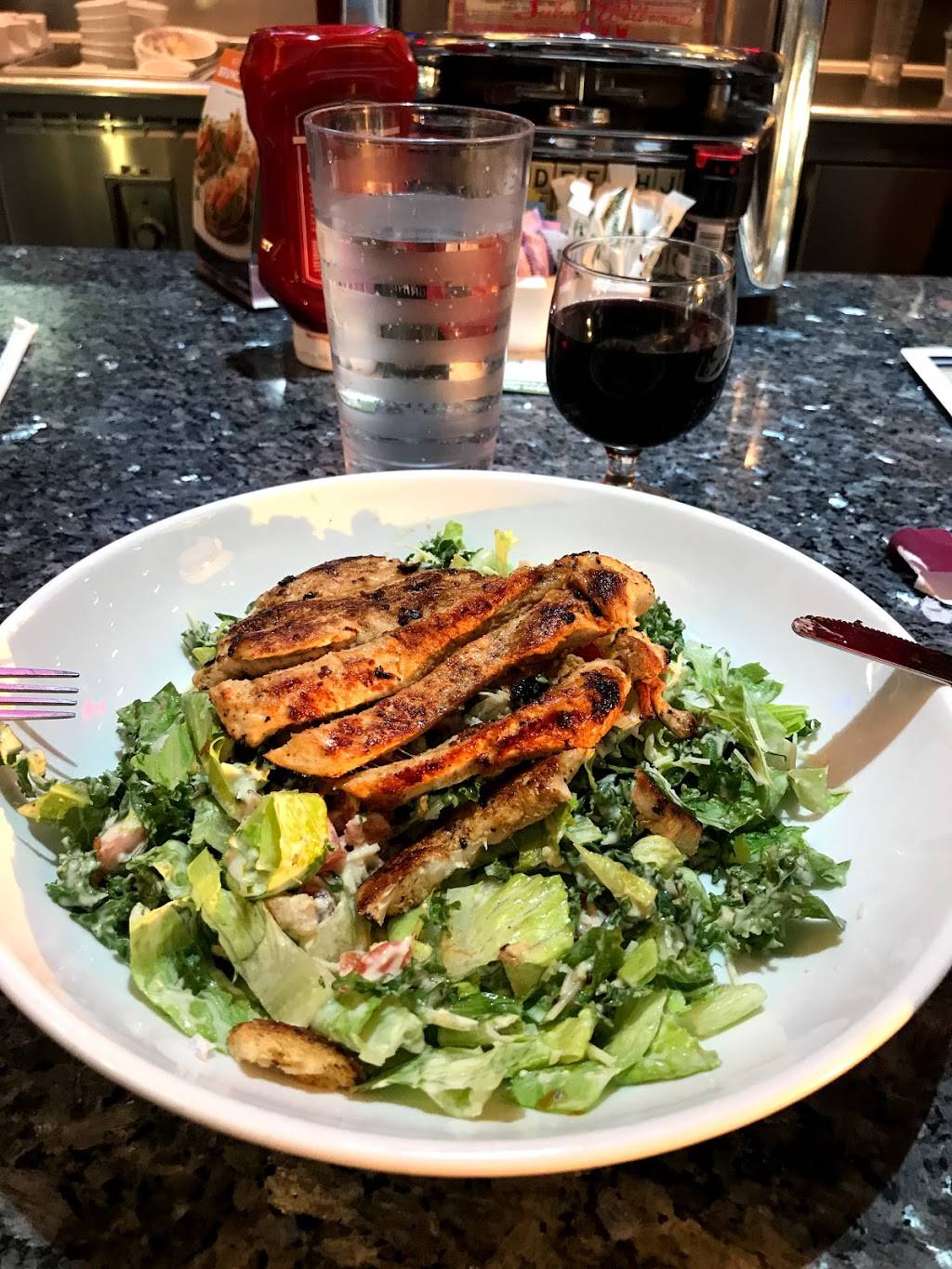 Silver Diner- Clarendon | restaurant | 3200 Wilson Blvd, Arlington, VA 22201, USA | 7038128600 OR +1 703-812-8600