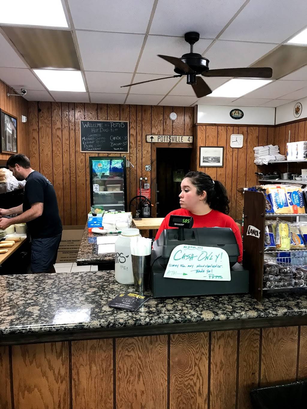 Potts Doggie Shop | meal takeaway | 114 W Fairview St, Bethlehem, PA 18018, USA | 6108656644 OR +1 610-865-6644