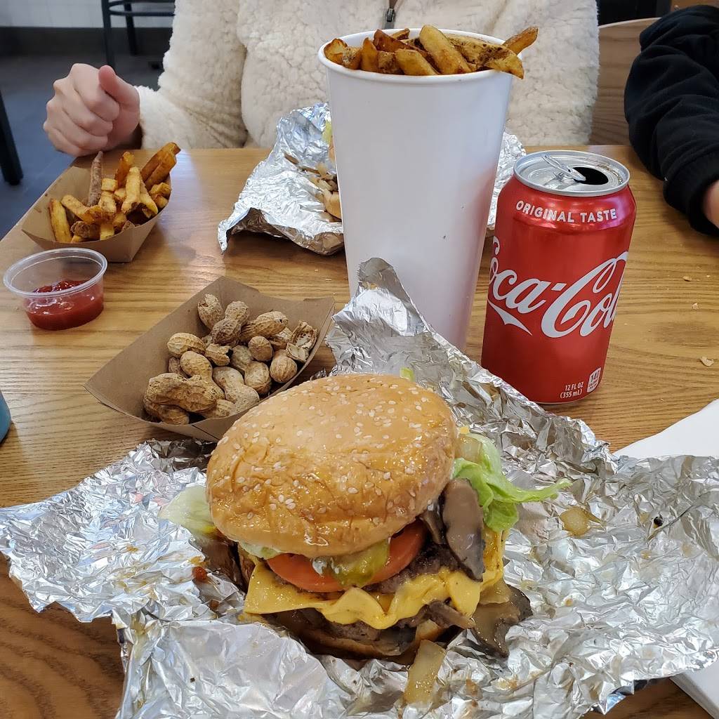Five Guys | meal takeaway | Bear Creek Village, 17124 Redmond Way, Redmond, WA 98052, USA | 4254068949 OR +1 425-406-8949