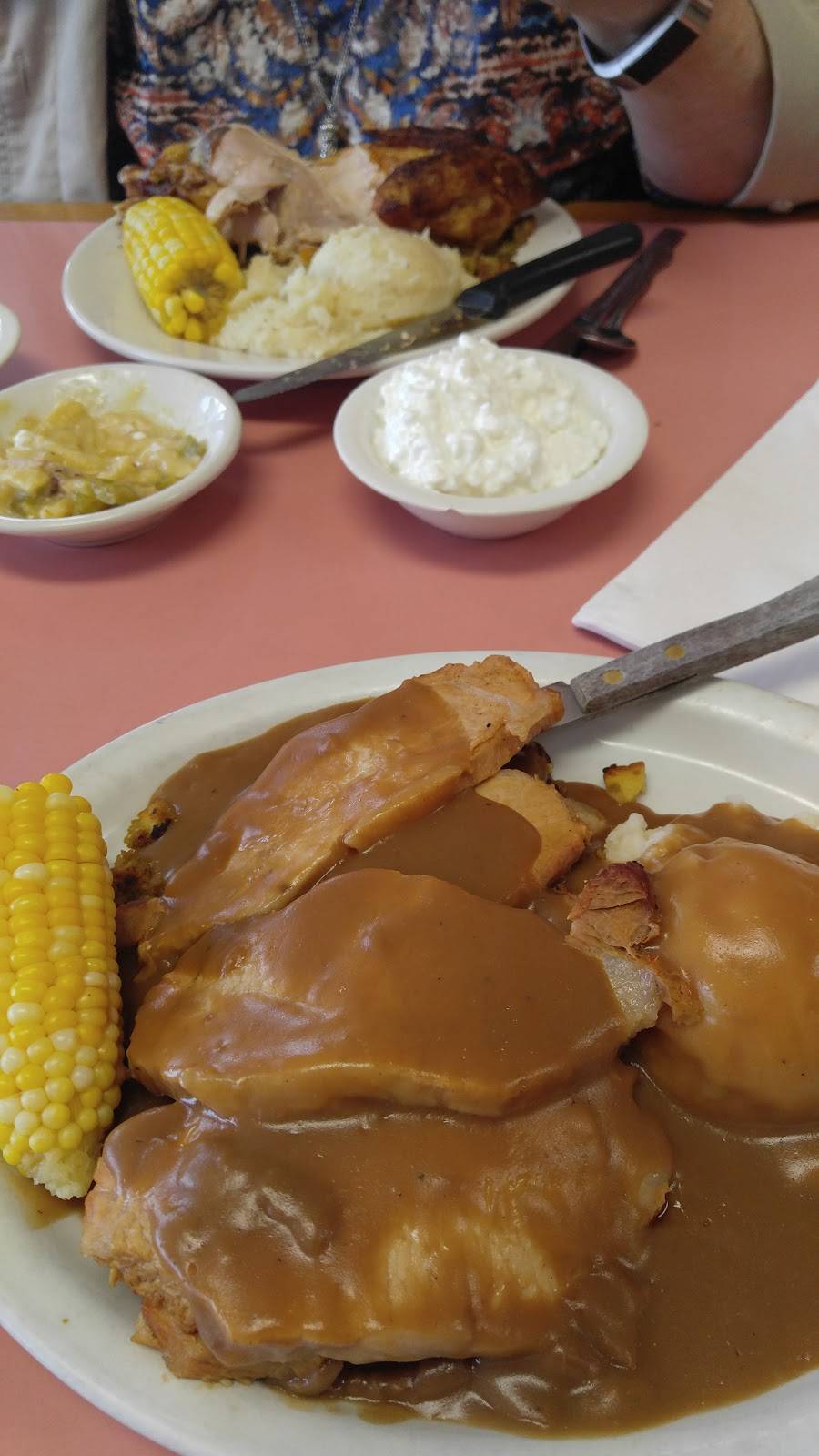 Lupitas Family Restaurant | restaurant | 200 W 5th St, Tilton, IL 61833, USA | 2176552233 OR +1 217-655-2233