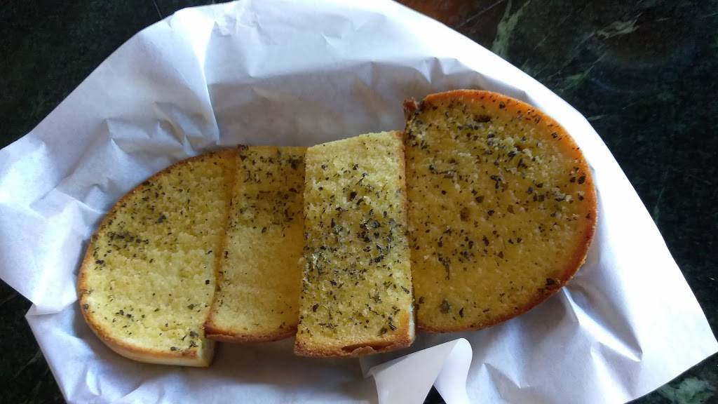 Giovannis Pizza Mesa | restaurant | 1905 Cliff Dr, Santa Barbara, CA 93109, USA | 8055607492 OR +1 805-560-7492