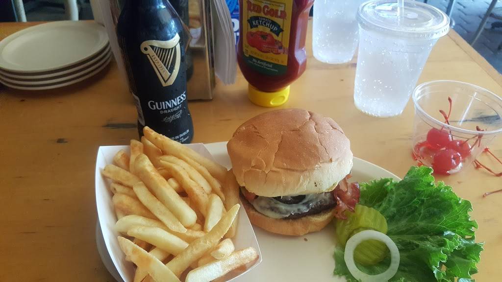 Friendlys Sports Bar & Grill | restaurant | 3503 Roger Pl, St. Louis, MO 63116, USA | 3147712040 OR +1 314-771-2040