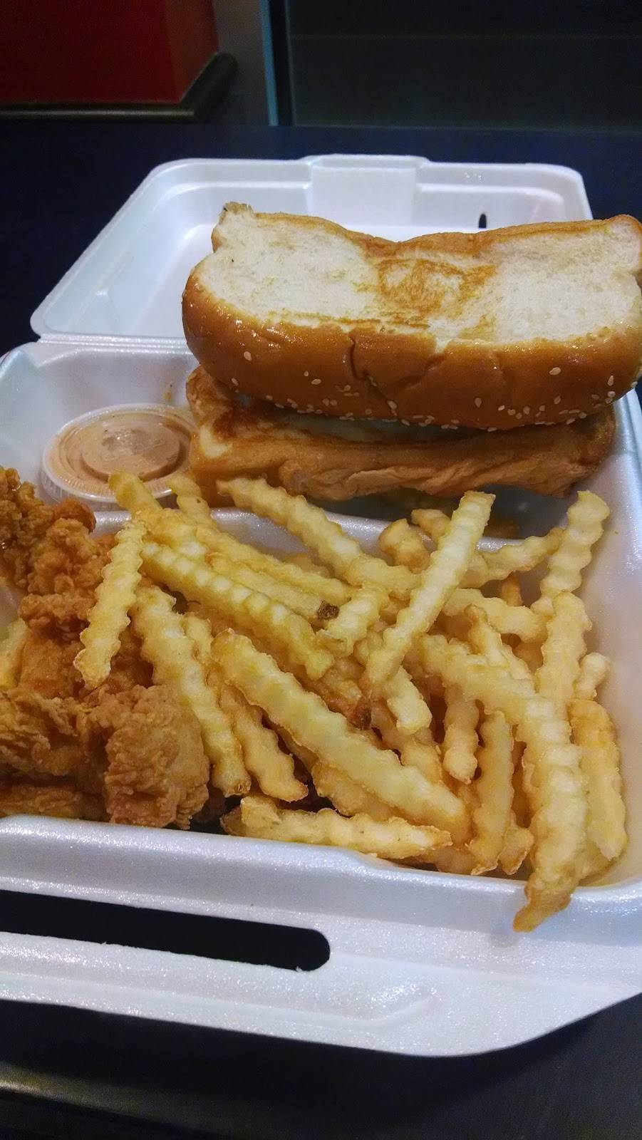 Raising Canes Chicken Fingers | meal takeaway | 10490 Westport Rd, Louisville, KY 40241, USA | 5024254040 OR +1 502-425-4040
