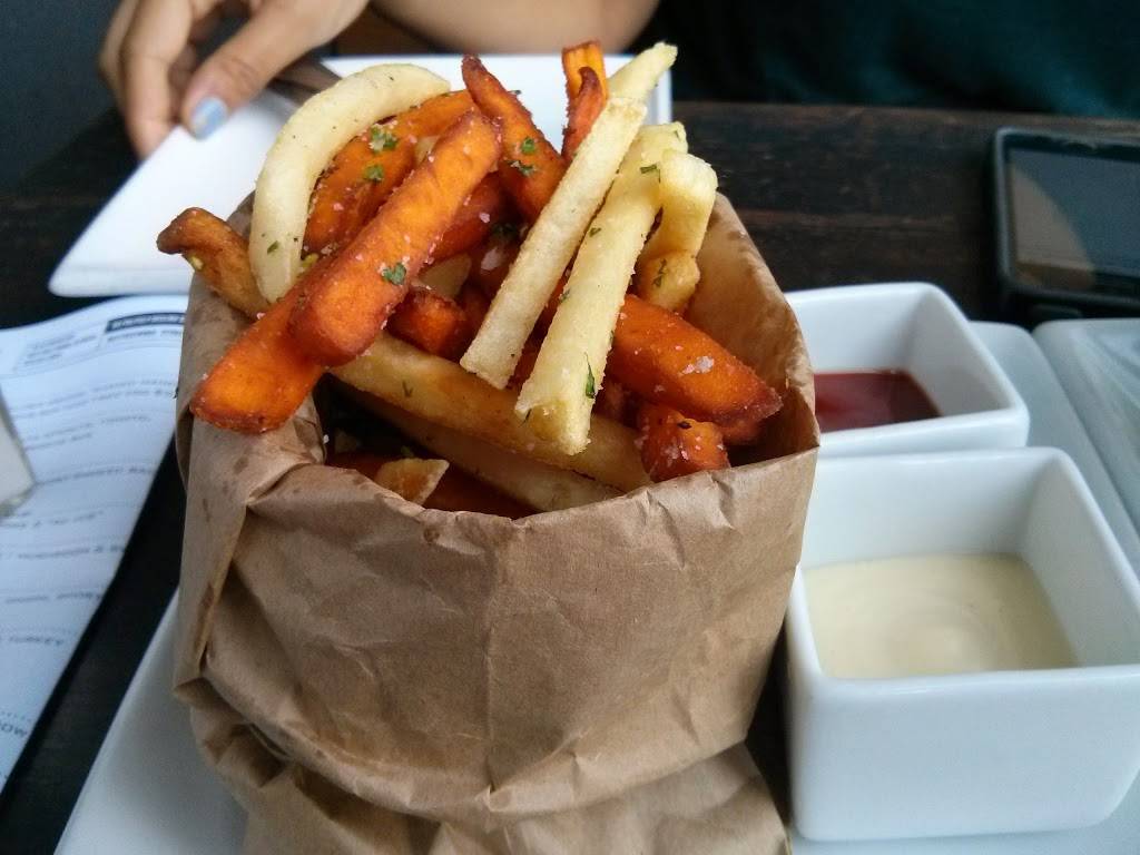 The Fat Dog | restaurant | 801 N Fairfax Ave, West Hollywood, CA 90046, USA | 3239510030 OR +1 323-951-0030