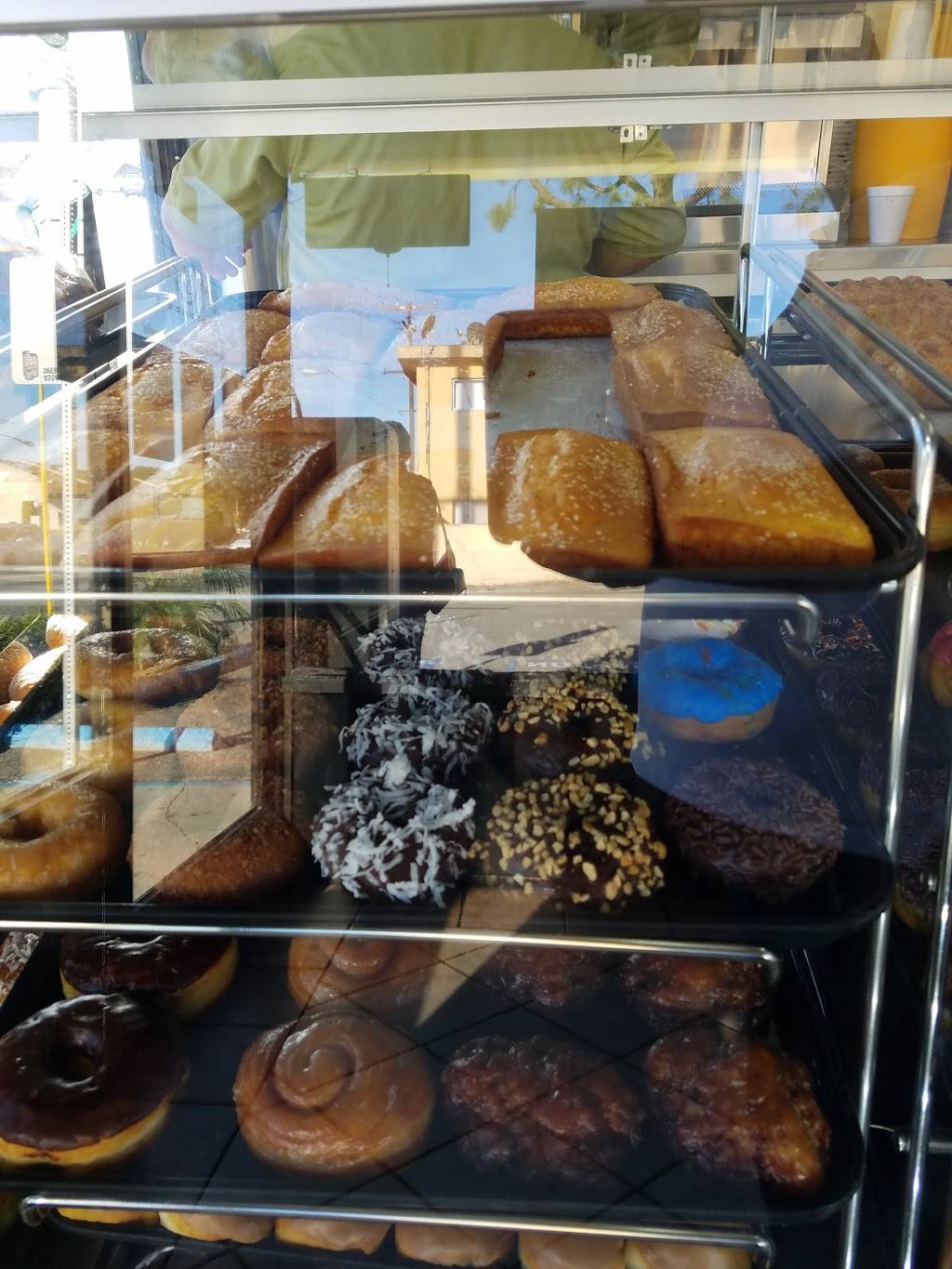 Yum Yum Donuts | cafe | 5903 Imperial Hwy, South Gate, CA 90280, USA | 5628618552 OR +1 562-861-8552