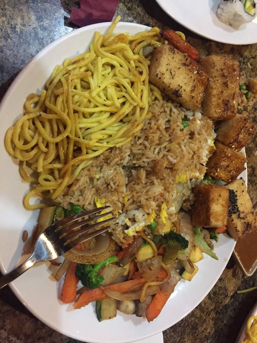 Kobe Japanese Steakhouse | restaurant | 2531 Broadway Bluffs Dr, Columbia, MO 65201, USA | 5734412341 OR +1 573-441-2341