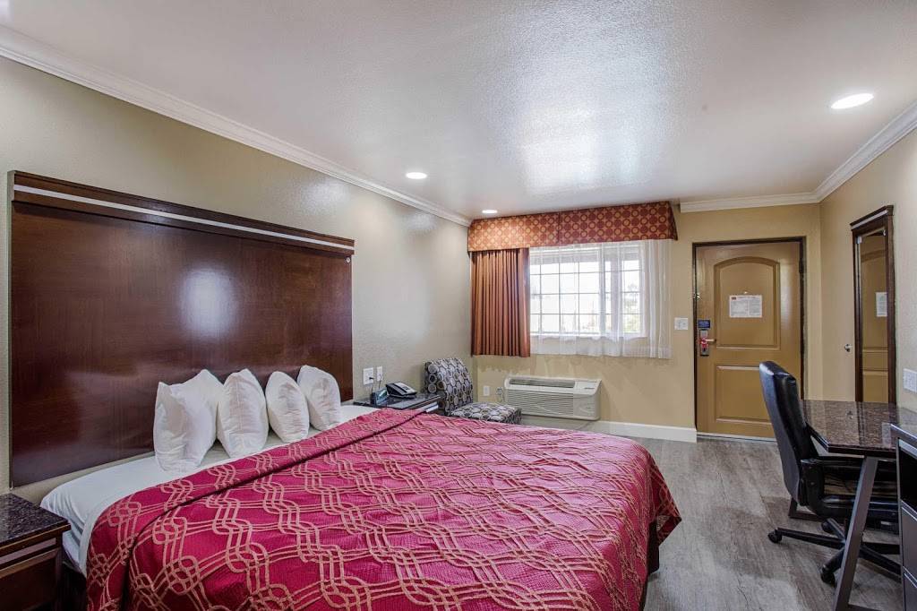 Econo Lodge Inn & Suites Near Legoland | restaurant | 3666 Pio Pico Dr, Carlsbad, CA 92008, USA | 7607294941 OR +1 760-729-4941