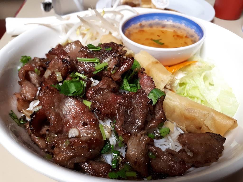 Binh Thanh Restaurant | restaurant | 930 Dundas St, Woodstock, ON N4S 1H3, Canada | 5195375292 OR +1 519-537-5292