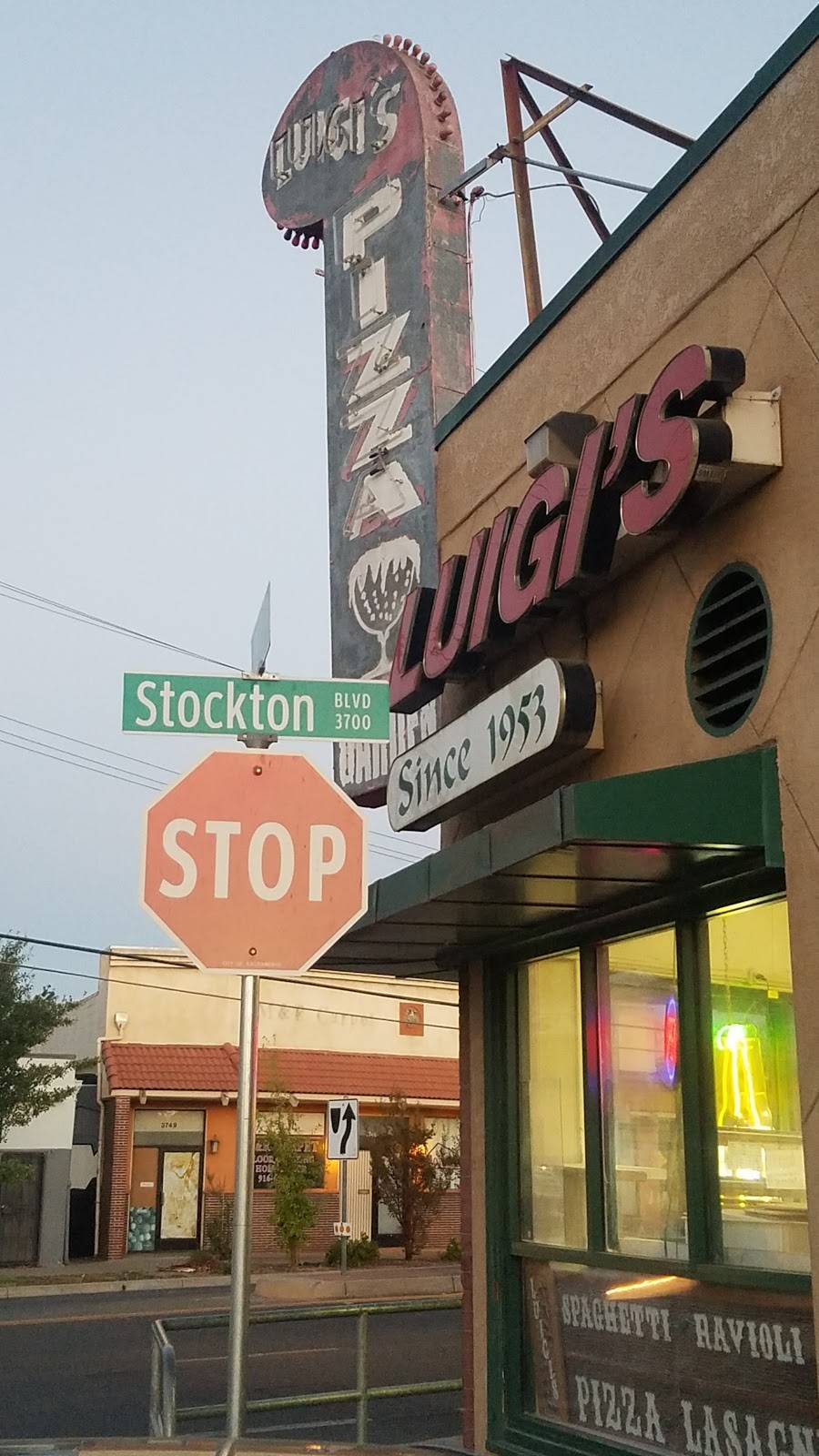 Luigis Pizza Parlor | restaurant | 3800 Stockton Blvd, Sacramento, CA 95820, USA | 9164560641 OR +1 916-456-0641