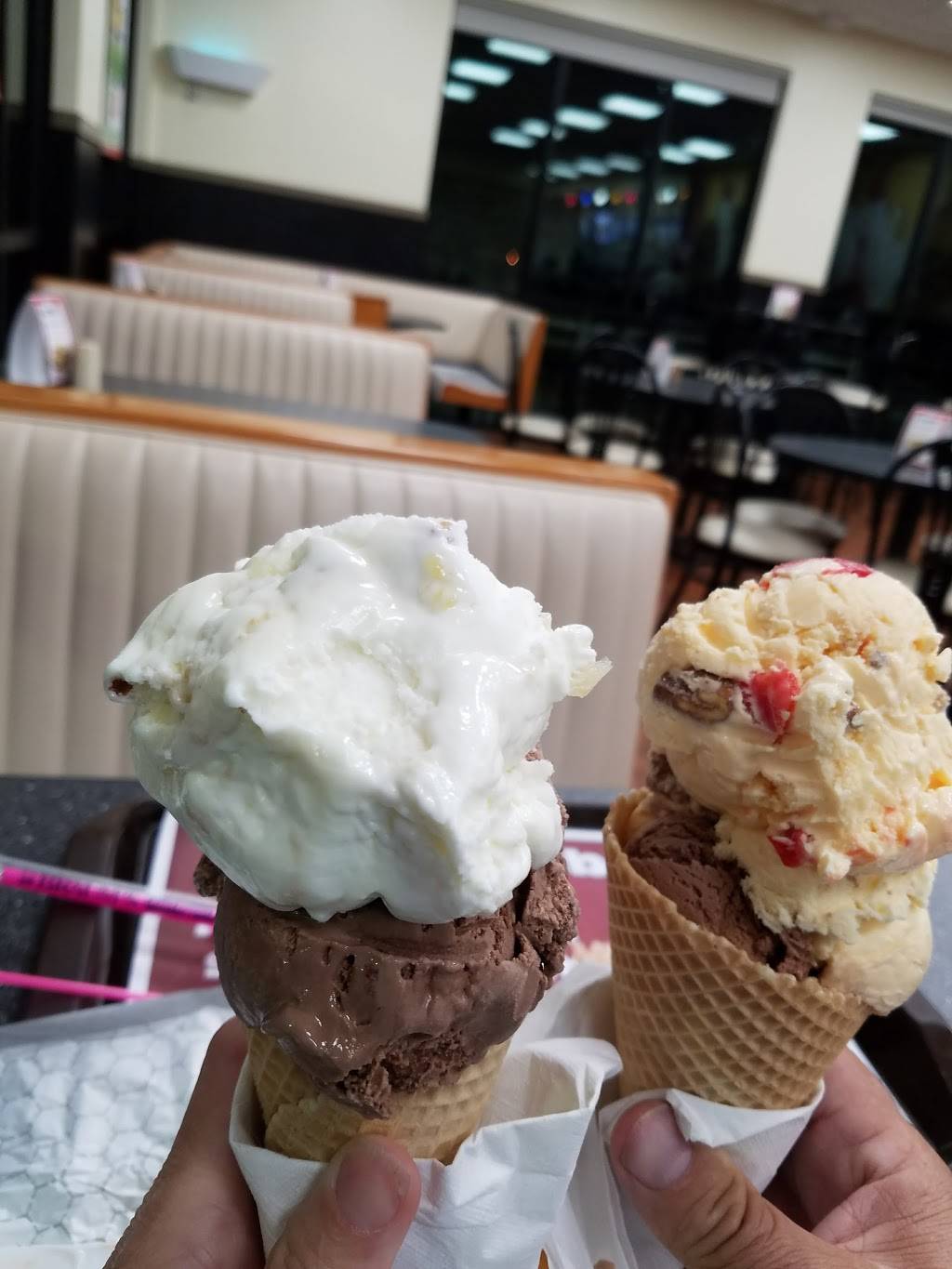 Braums Ice Cream & Burger Restaurant | restaurant | 615 S Kerr Blvd, Sallisaw, OK 74955, USA | 9187759965 OR +1 918-775-9965