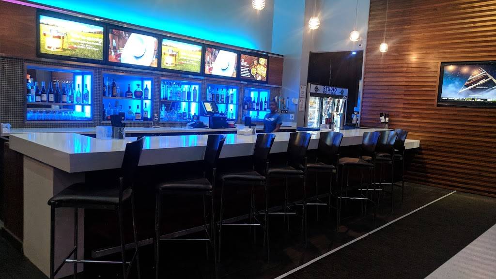 Studio Movie Grill | restaurant | 2880 Holcomb Bridge Rd, Alpharetta, GA 30022, USA | 7702253149 OR +1 770-225-3149