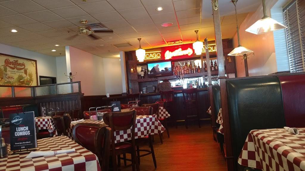 Giordanos | restaurant | 1556 Buttitta Dr, Streamwood, IL 60107, USA | 6303728600 OR +1 630-372-8600