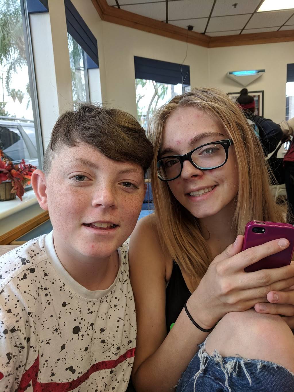 Bakers Drive-Thru | restaurant | 663 E Redlands Blvd, Redlands, CA 92373, USA | 9098845233 OR +1 909-884-5233