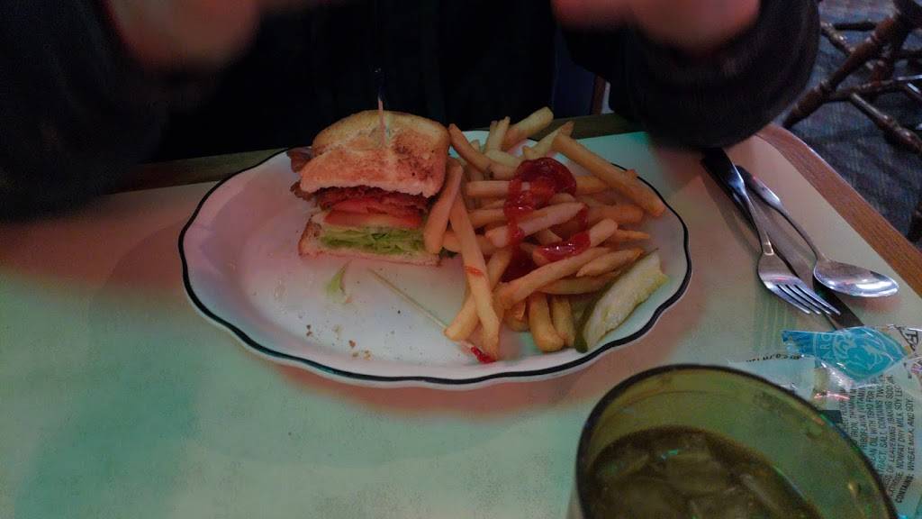 Mt Auburn Grill | restaurant | 645 Mt Auburn St, Watertown, MA 02472, USA | 6179238013 OR +1 617-923-8013