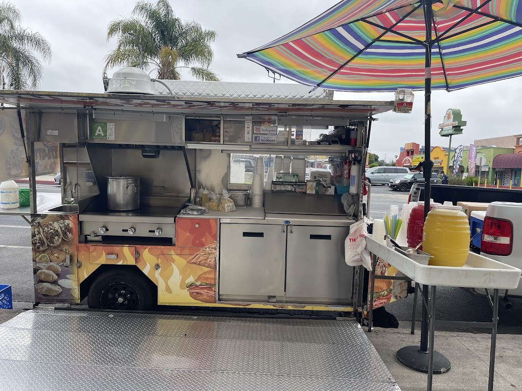 Quesadillas Saily’s | restaurant | 8440 Van Nuys Blvd, Panorama City, CA 91402, USA | 8182720773 OR +1 818-272-0773