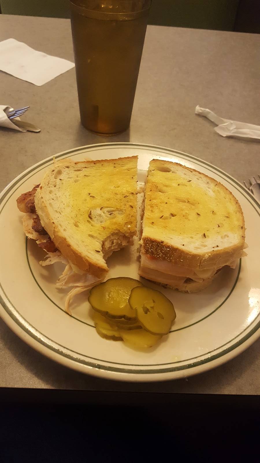 Meadow Hill Family Restaurants | restaurant | 2935 E Prospect Rd, York, PA 17402, USA | 7177550876 OR +1 717-755-0876