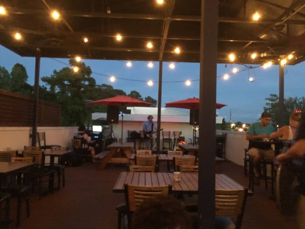 Johnny Lukes | restaurant | 5500 Market St, Wilmington, NC 28405, USA | 9107691798 OR +1 910-769-1798