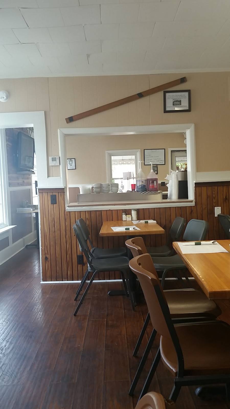 Greens Fork Family Diner | restaurant | 17 E Pearl St, Greens Fork, IN 47345, USA | 7658864663 OR +1 765-886-4663