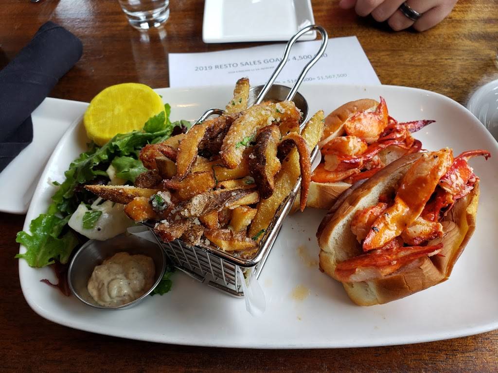 Bridge House Restaurant | restaurant | 49 Bridgeport Ave, Milford, CT 06460, USA | 2038782800 OR +1 203-878-2800