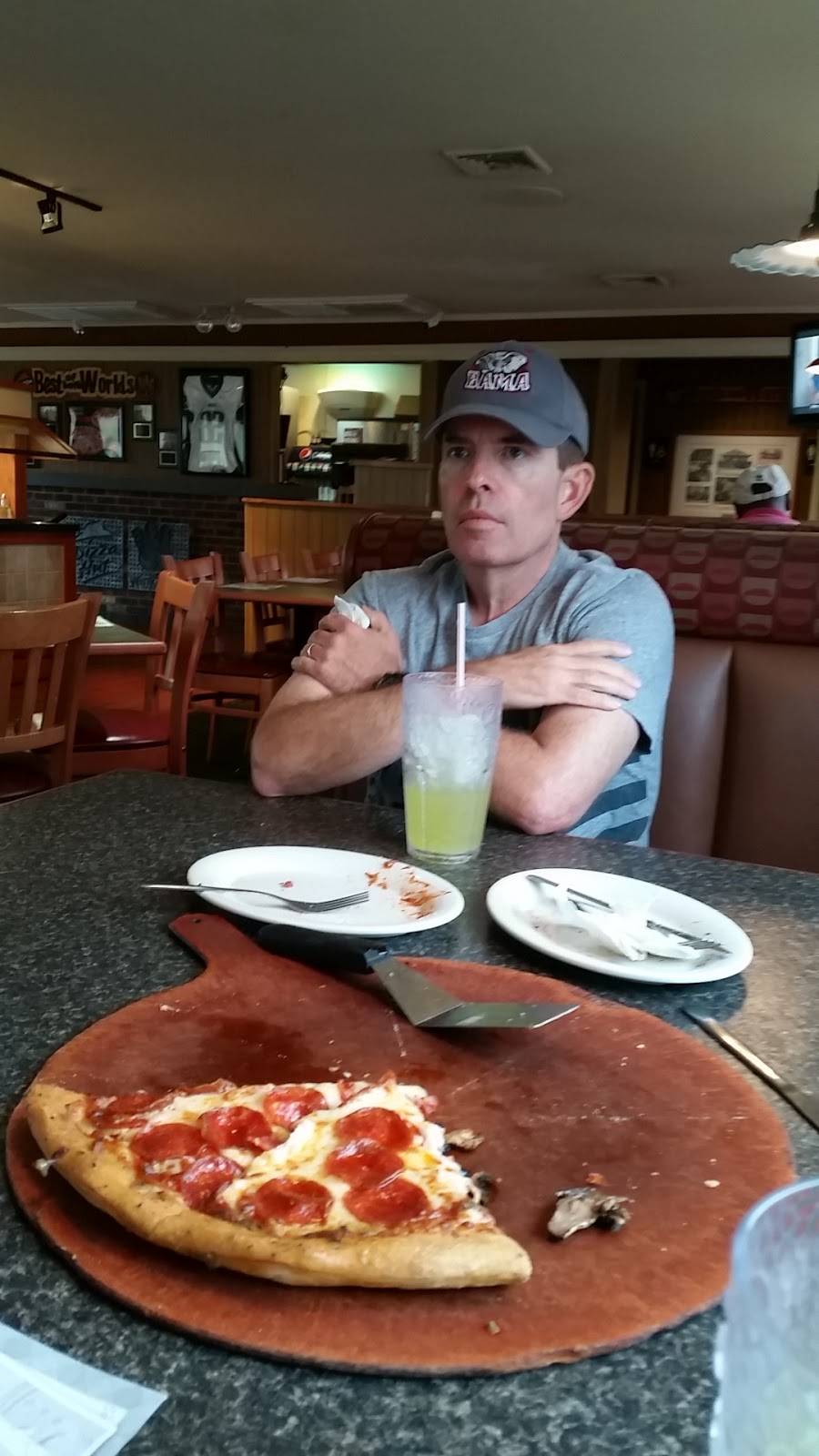 Pizza Hut | meal takeaway | 150 Oakville Rd, Appomattox, VA 24522, USA | 4343525096 OR +1 434-352-5096