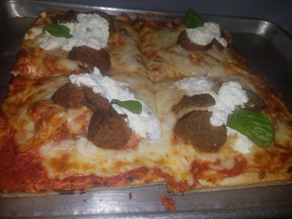 Schiano Pizza | restaurant | Plaza Del Sol, 3831 W Vine St, Kissimmee, FL 34741, USA | 4079335383 OR +1 407-933-5383