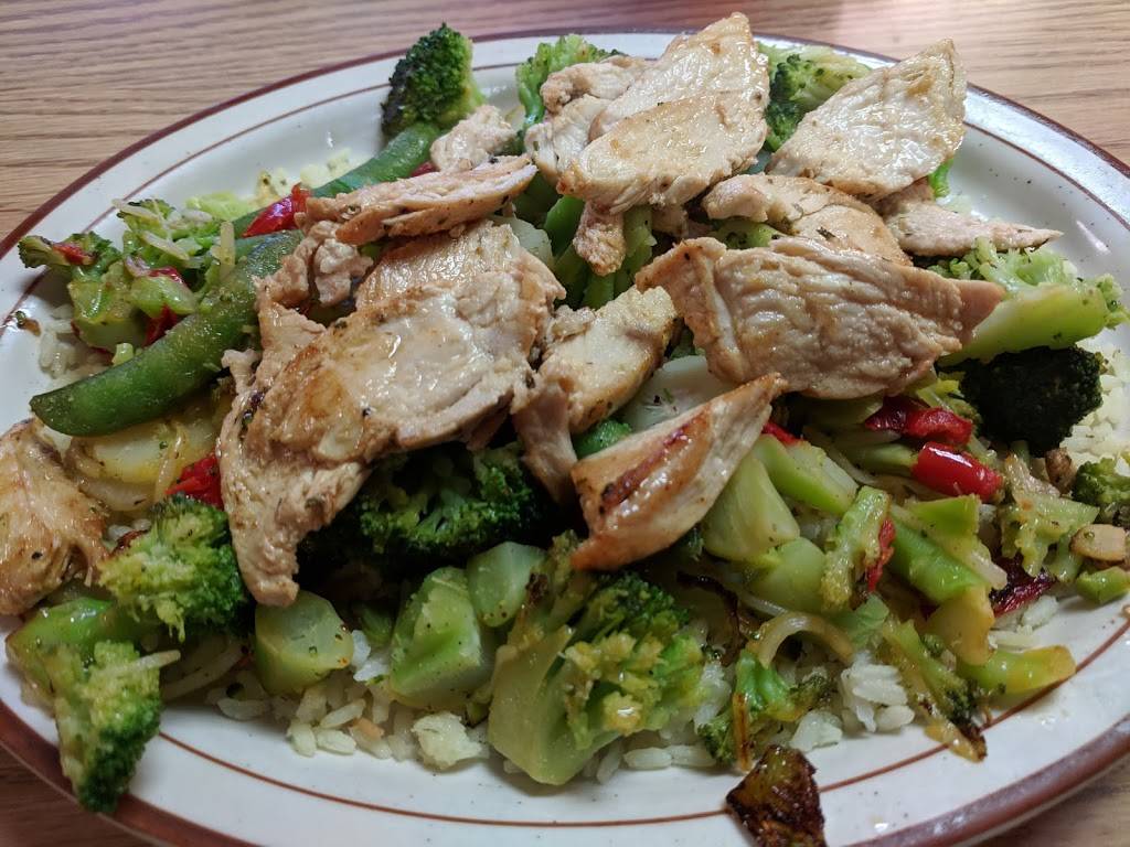 Leons Family Dining | restaurant | 23830 Michigan Ave, Dearborn, MI 48124, USA | 3135633713 OR +1 313-563-3713