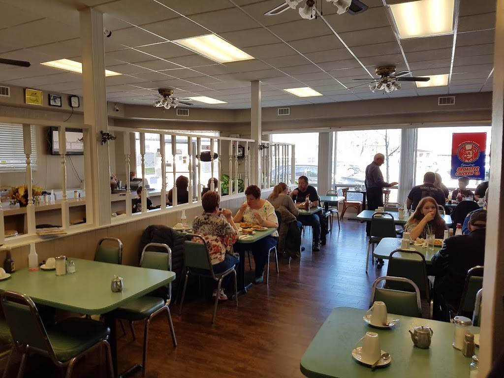 Ednas Restaurant | restaurant | 592 Notre Dame St, Belle River, ON N0R 1A0, Canada | 5197284462 OR +1 519-728-4462