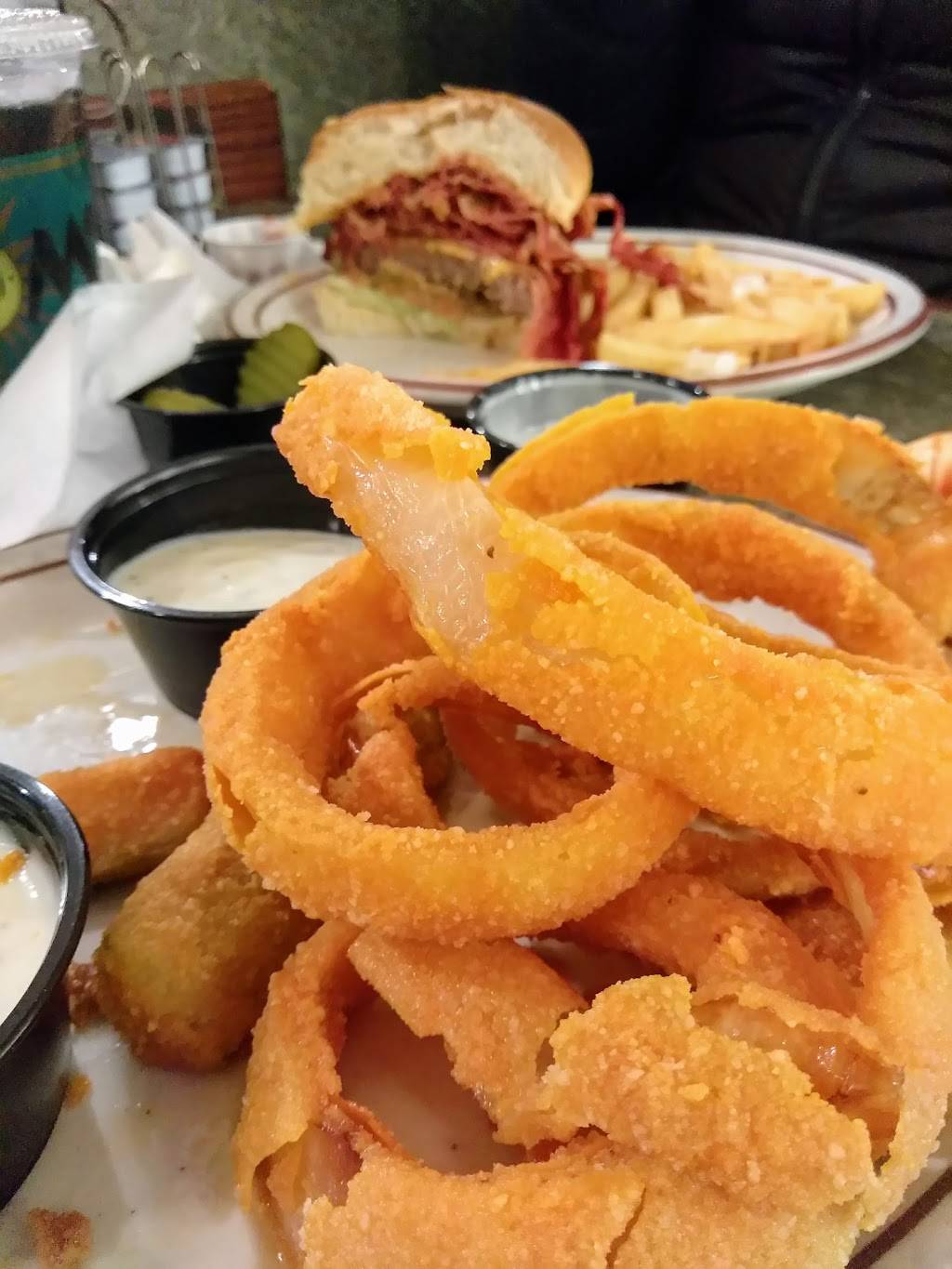 TOMs Famous Family Restaurant | restaurant | 16727 Bear Valley Rd, Hesperia, CA 92345, USA | 7609491815 OR +1 760-949-1815