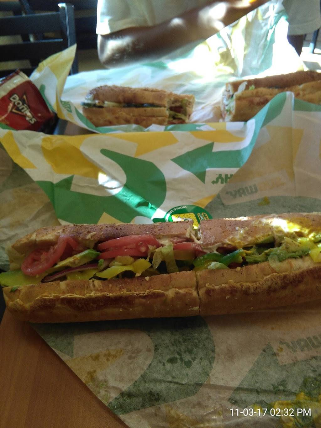 Subway | restaurant | 352 Bear Mountain Blvd, Arvin, CA 93203, USA | 6618542276 OR +1 661-854-2276