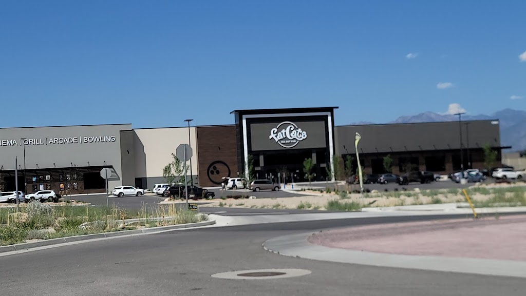 Fat Cats Bluffdale | restaurant | 13901 S Redwood Rd, Bluffdale, UT 84065, USA | 3854491990 OR +1 385-449-1990