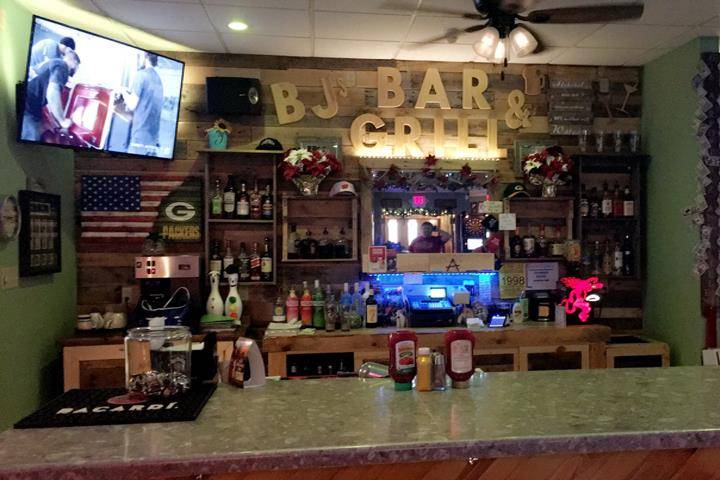 BJ’s Airport Bar and Grill | restaurant | W9944 Airport Rd, Black River Falls, WI 54615, USA | 7152844080 OR +1 715-284-4080