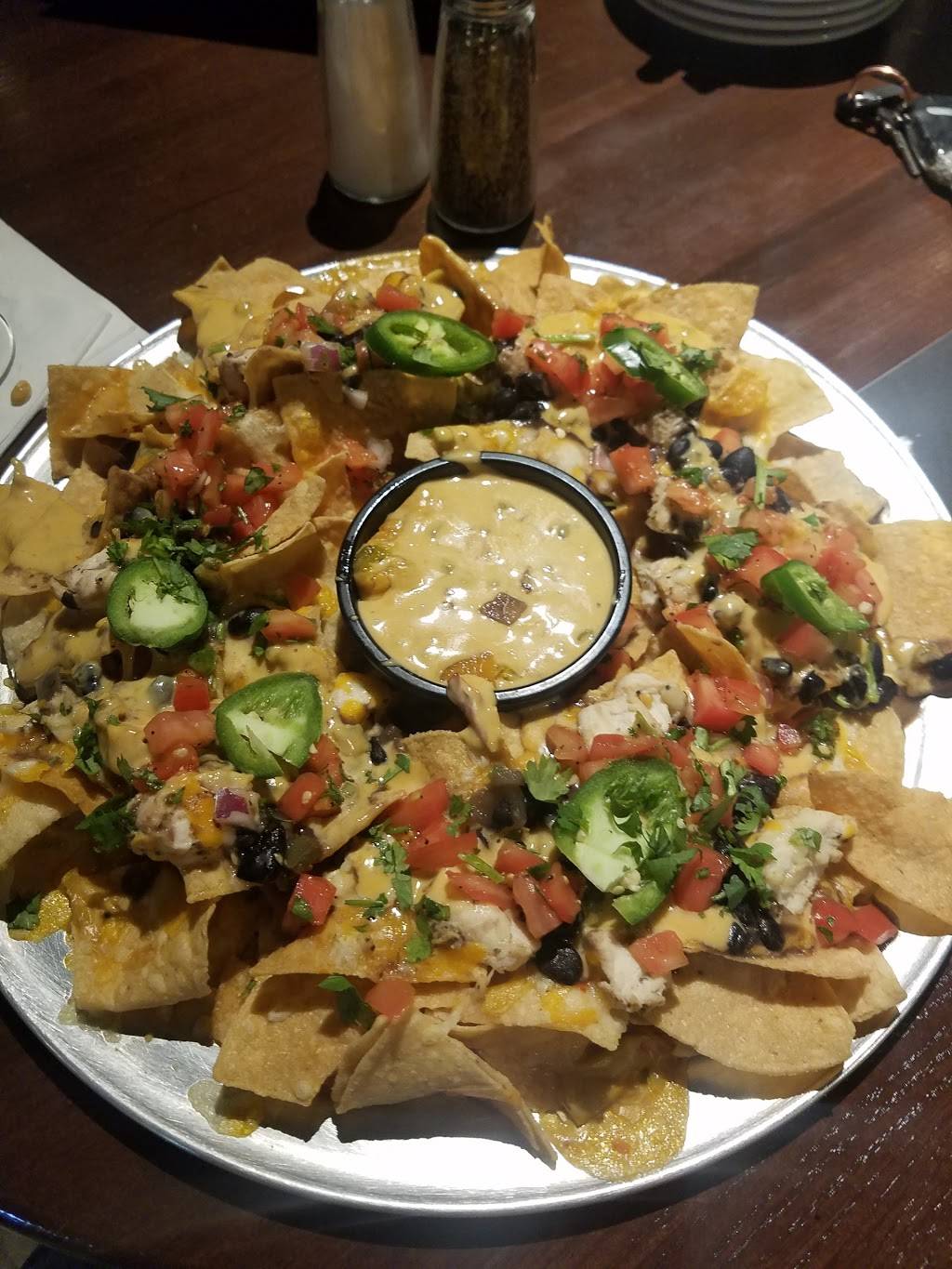 Bar Louie - North East Mall | night club | 1101 Melbourne Rd #6600, Hurst, TX 76053, USA | 8175370440 OR +1 817-537-0440